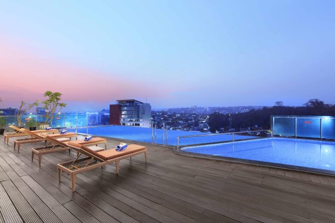 
					Menikmati Keindahan Sky Pool Aston Inn Pandanaran Semarang