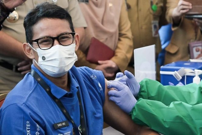 
					Dapat Menjadi Lokomotif Pulihnya Ekonomi Indonesia, Menparekraf Jalani Vaksinasi COVID-19 Bersama 3300 Pelaku Parekraf