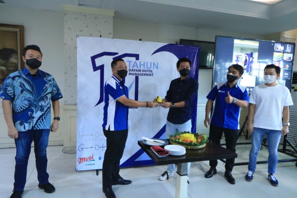 11 Th Dafam Hotel Management