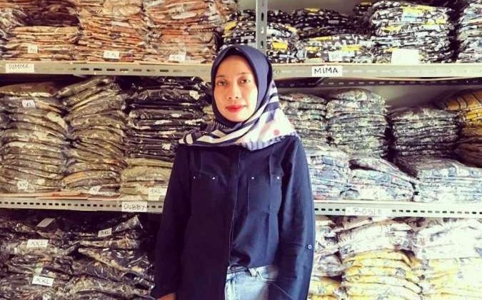 Perempuan Pemilik Toko Berhasil Majukan Usahanya