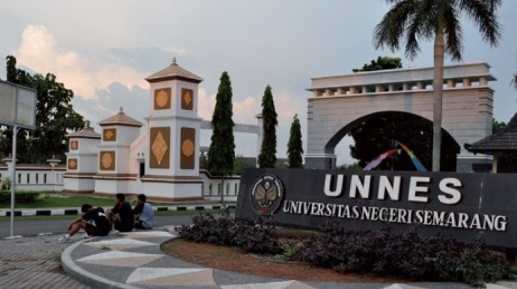 Webinar YES Goes to Campus Universitas Negeri Semarang Bersama Menparekraf
