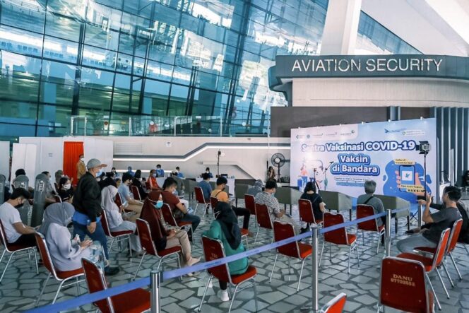 
					Menparekraf Menghadiri Program Sentra Vaksinasi di Terminal 3 Bandara Soetta