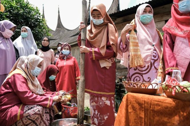 
					Desa Wisata Saribu Gonjong Sumbar