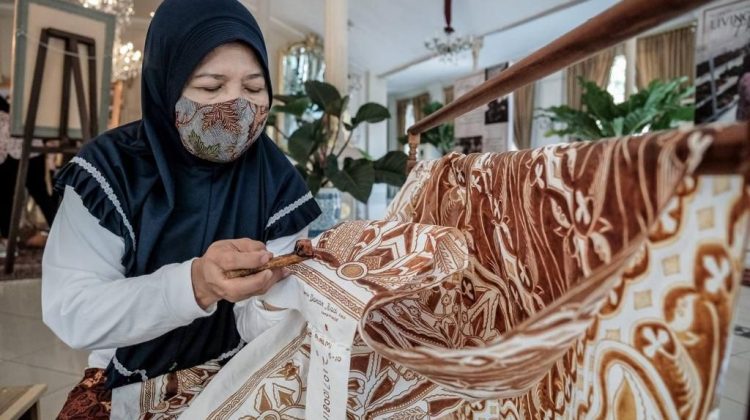 Menparekraf Kunjungi Pameran Batik di Museum Danar Hadi Solo Jateng