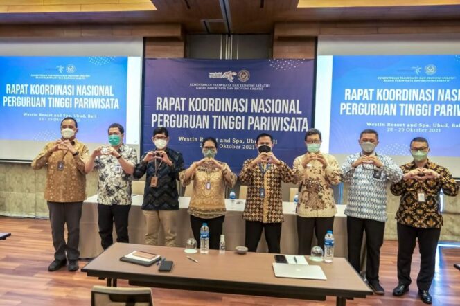 
					Link and Match Pendidikan dan Pelatihan Vokasi di PTNP dengan Kebutuhan Industri