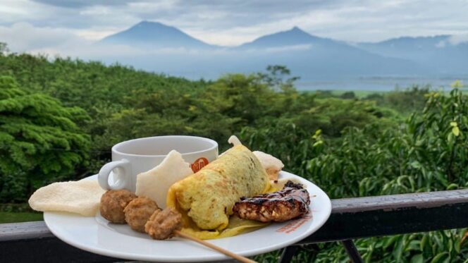 
					Uniknya Nasi Goreng Kopi & Grilled Chicken with Barbeque Coffee Sauce