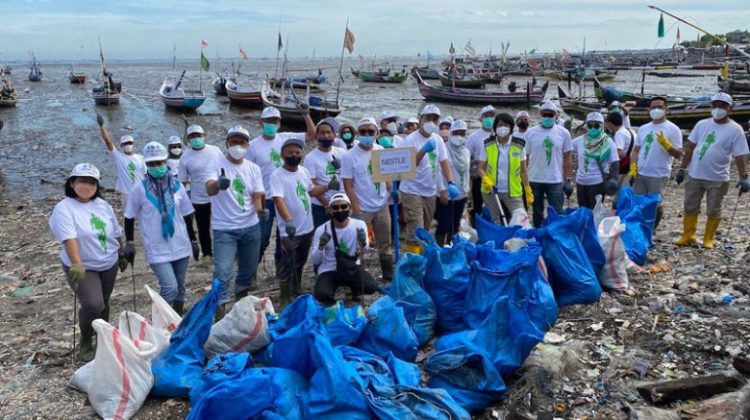 Project Stop, Pemkab Pasuruan & Kelompok Masyarakat Lakukan Aksi Bersama Bersih Pantai Lekok