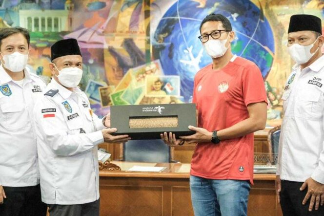 
					Kemenparekraf dan APDESI Kolaborasi Kembangkan Potensi Desa Wisata dan Desa Kreatif