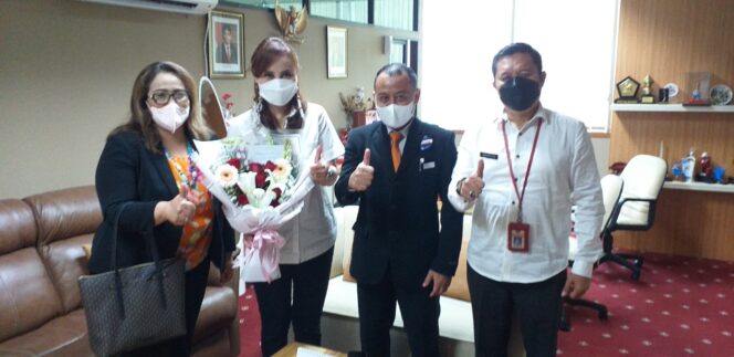 
					Berikan Karangan Bunga Segar dalam Rangka Hari Ibu