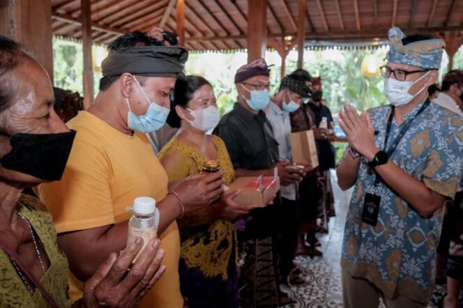 
					Menparekraf Serahkan Bantuan Peduli Pengusaha Bagi Seniman Bali untuk Kebangkitkan Ekonomi dan Penciptaan Lapangan Kerja