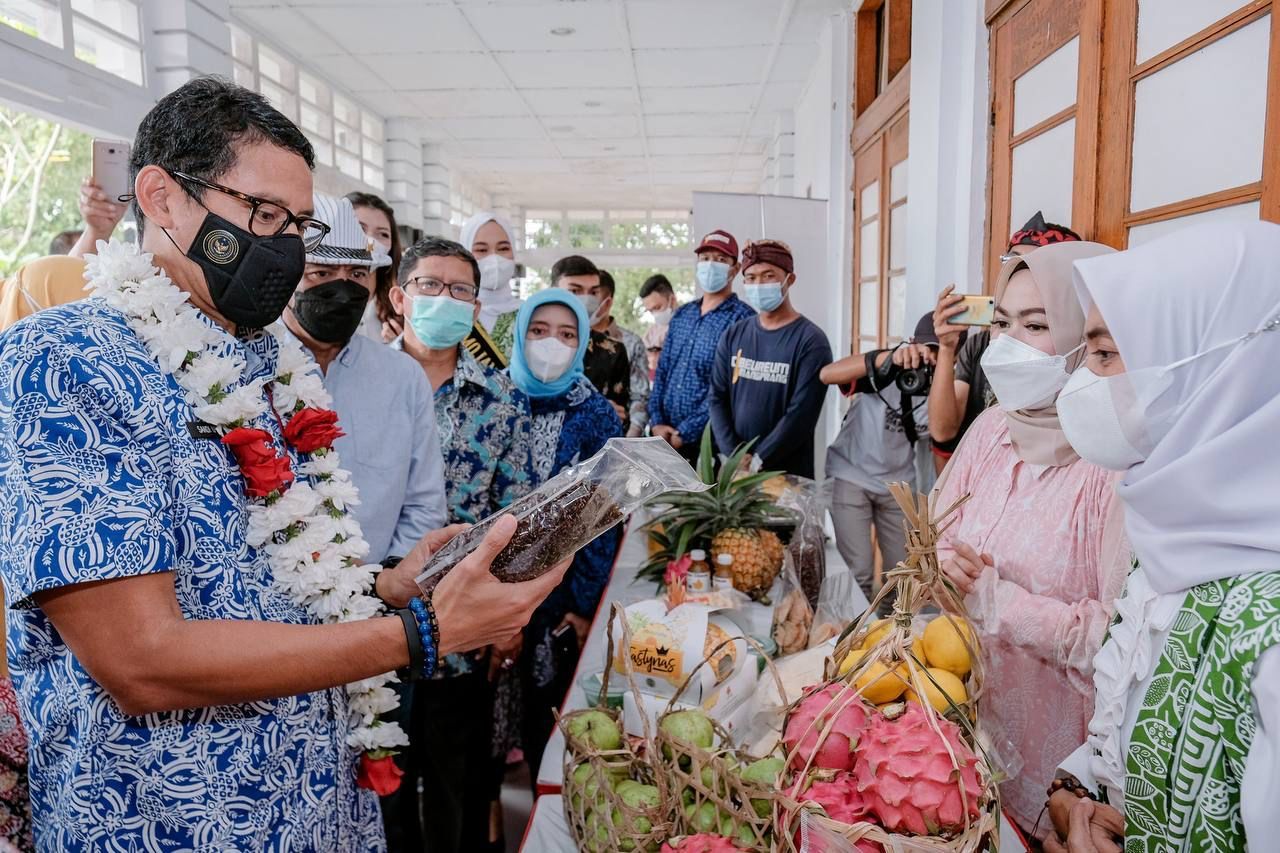 Sandiaga Uno Ajak Wisatawan Liburan ke Subang
