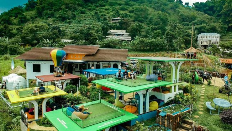 Foto : Mendaki Kopi berkonsep Go Green yaitu tidak menggunakan plastik, pengunjung dilarang membawa sampah plastik di area kafe 