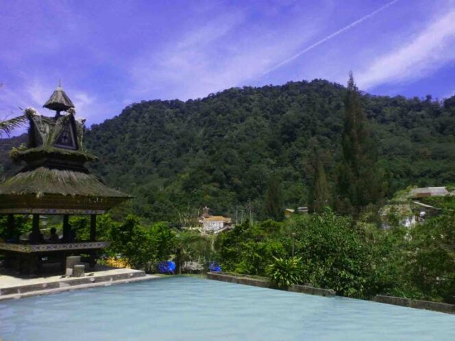 
					Relaksasi di Pemandian Air Panas Sidebuk-Debuk