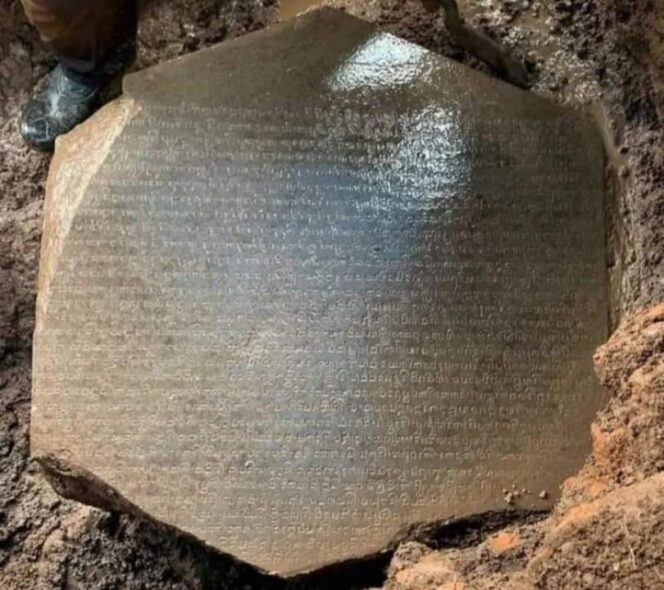 
					Temuan Prasasti baru di Situs Kedawung, Desa Gemekan, Kecamatan Sooko, Kabupaten Mojokerto, Jawa Timur, Indonesia