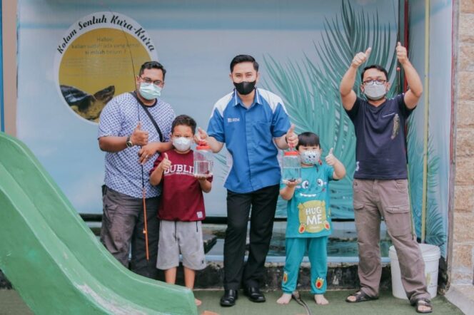 
					Memancing Ikan Di Kolam , Aktivitas Impian Anak Mirza Saat Liburan