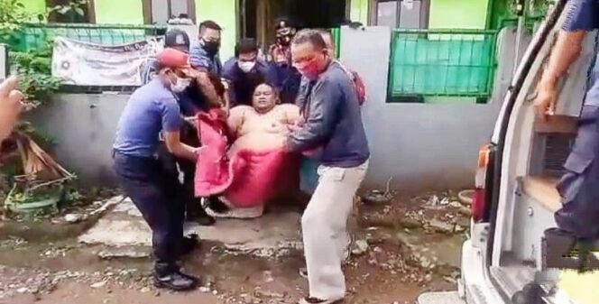 
					Damkar Kabupaten Bogor Evakuasi Lelaki Obesitas Seberat 180 Kilogram