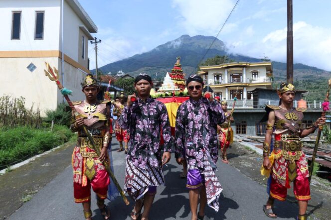 
					Karnaval Budaya, Srobong Gobang Menjaga Tradisi Tanam Tembakau