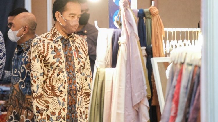 Presiden Jokowi Umumkan Pelonggaran Kebijakan Pakai Masker pada Area Terbuka