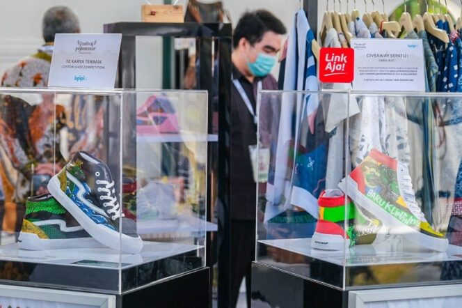 
					Sandiaga Uno Dorong Masyarakat Beli dan Pakai Produk Buatan Lokal