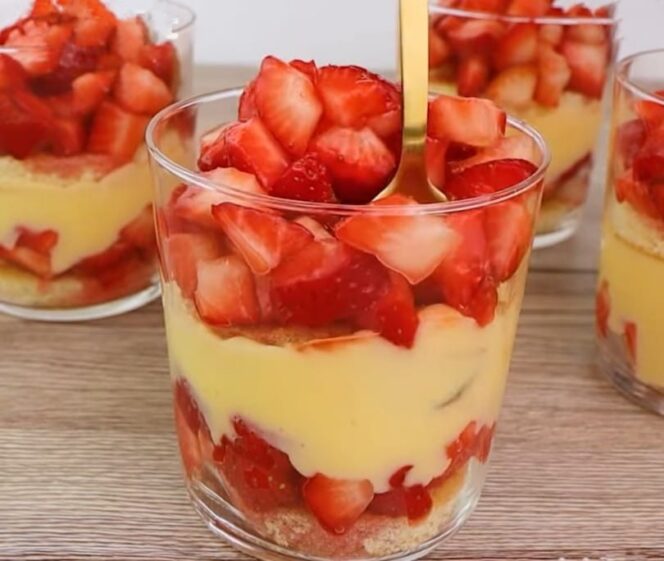 
					Strawberry Makanan Pelengkap Saat Berbuka Puasa