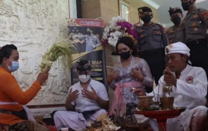 
					Pasangan Menikah di Sel Tahanan Polresta Denpasar Bali