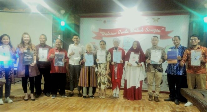 
					DIANIRA NAWASENA Penulis Duet 12 Judul Buku Tercepat Raih Rekor MURI