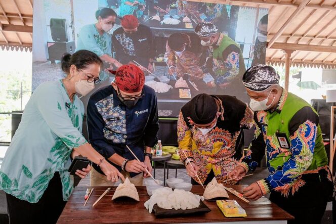 
					Kriya Sebagai Subsektor Unggulan Kebangkitan Ekraf di Kabupaten Sumenep