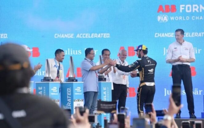 
					Mitch Evans Pemenang Formula E Jakarta 2022