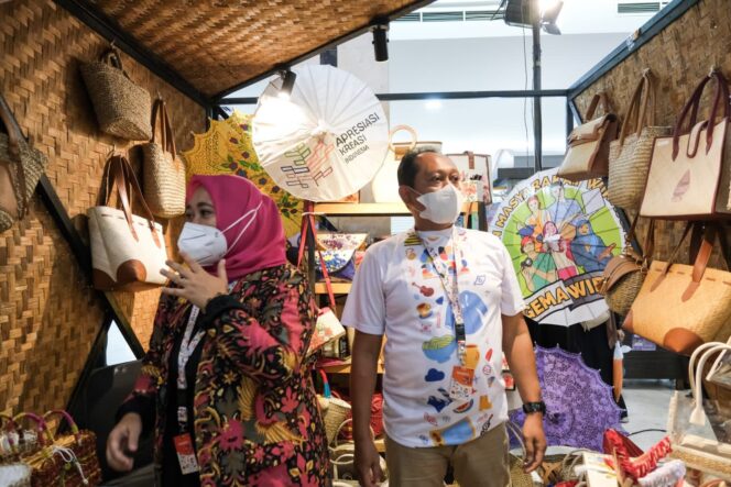 
					Pelaku Ekraf di Tasikmalaya Bisa Mendunia Lewat Program AKI 2022