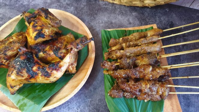 
					Sate Maranggi ala Dapoer Ceu Epoy Pelopor Sate Siap Saji, Sisihkan Hasil Penjualan Lewat Jumat Berkah