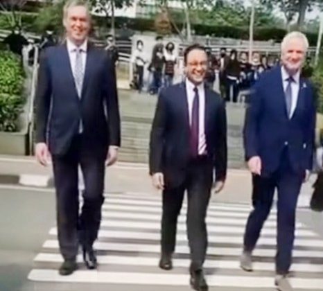 Gubernur DKI Jakarta,  Ajak Tamu Luar Negeri Catwalk di Arena Citayam Fashion Week