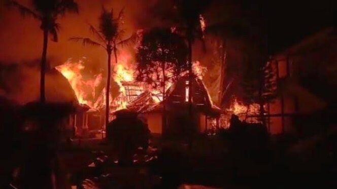 
					Hotel Jambuluwuk Oceano Resort Hangus Terbakar