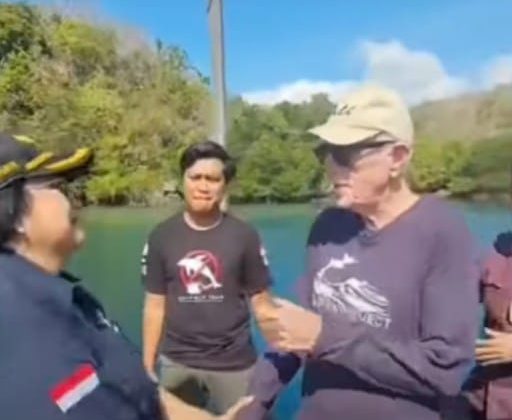 Menteri LHK Siti Nurbaya Lepas Tiga Ekor Lumba – Lumba