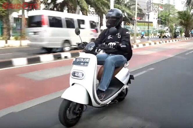 
					Pemerintah Targetkan Produksi 2 Juta Motor Listrik Pada 2025