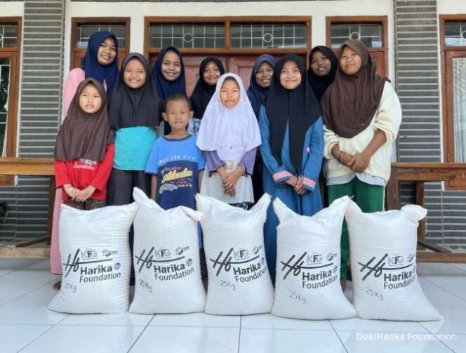
					Jelang Ramadan 2023, Harika Foundation Salurkan Beras untuk Santri