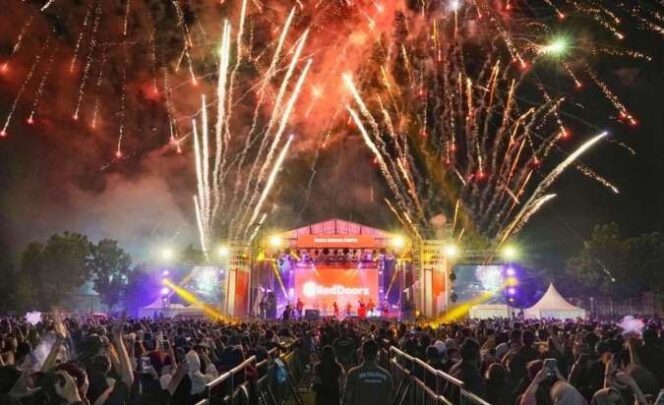 
					11.000 Pengunjung RedKonser Ramaikan Ambyar Bersama