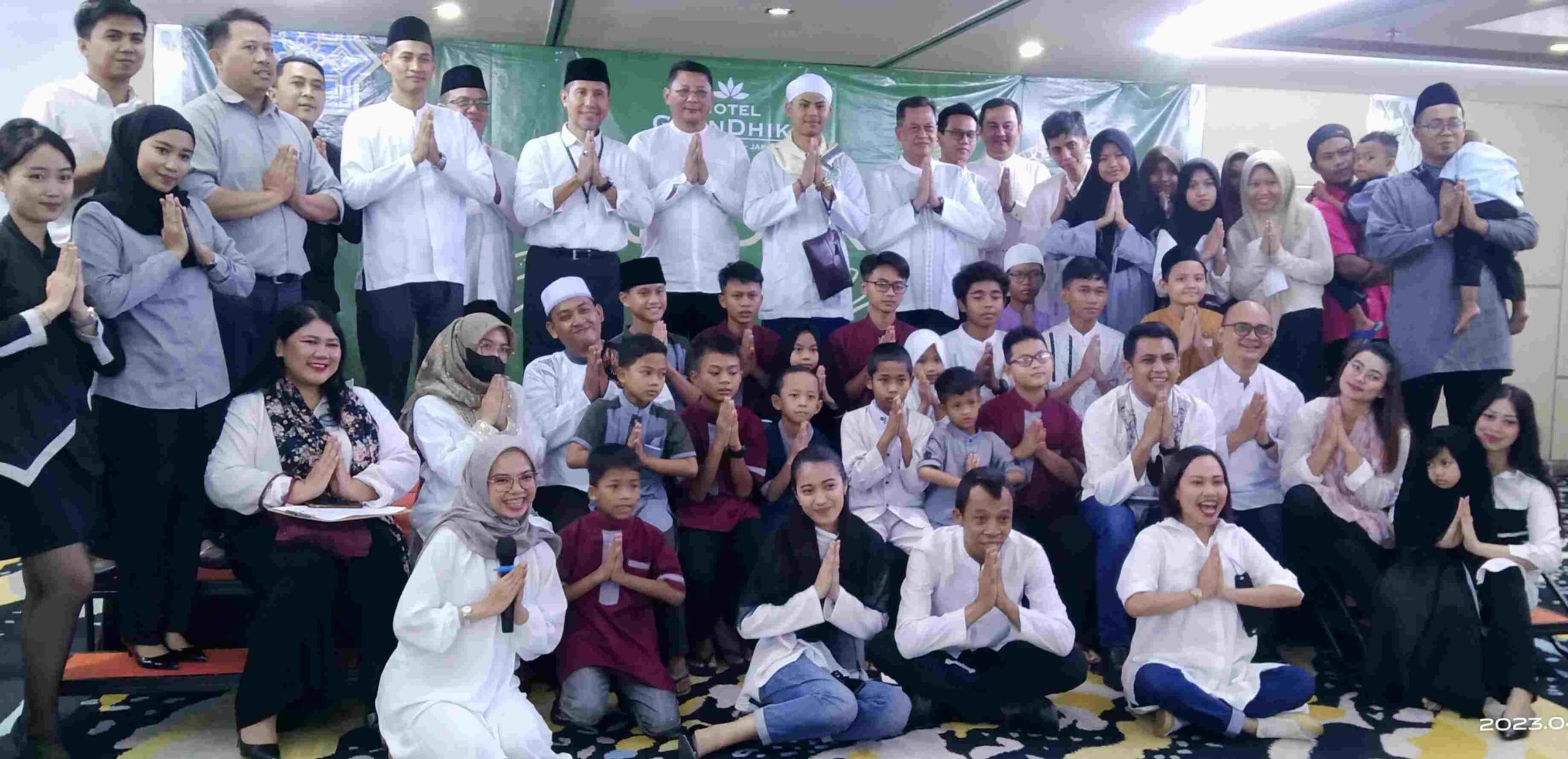 Hotel Grandhika Iskandarsyah Berbagi Kebahagiaan dengan Yayasan Panti yatim Indonesia