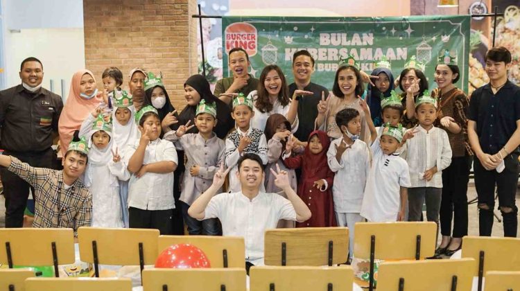 Grand Dafam Signature Surabaya Gandeng Timezone dan Burger King Rayakan Bulan Kemenangan Bersama Panti Asuhan