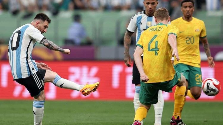 Messi Main Penuh, Argentina Cukur Australia 2-0