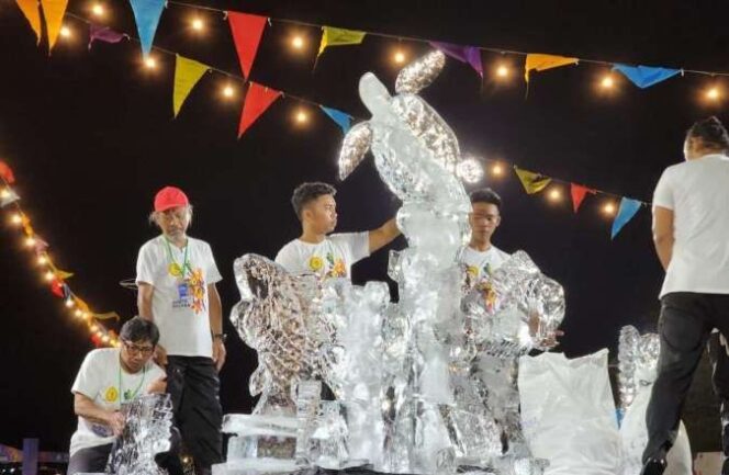 
					Bawah Laut dalam Pahatan Es di AstraPay Sanur Festival