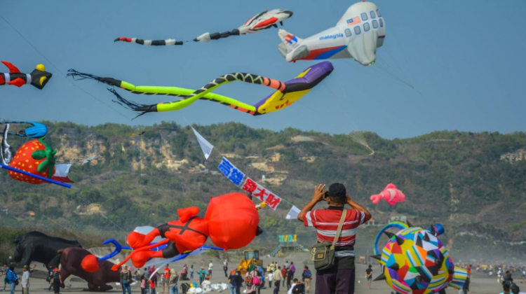 Festival Layangan Parangtritis: Merayakan Keindahan Langit dan Pantai