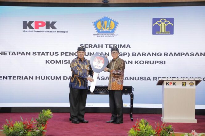 
					KPK Serahkan Aset Terpidana Korupsi Senilai Rp28,9 Miliar kepada Kemenkumham