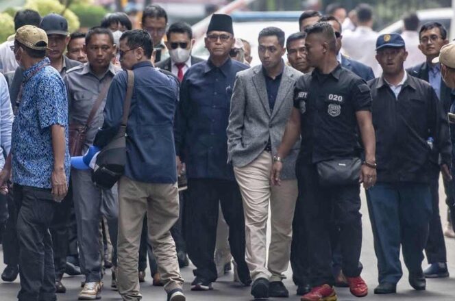 
					Pimpinan Ponpes Al-Zaytun Panji Gumilang Memenuhi Panggilan Bareskrim Polri