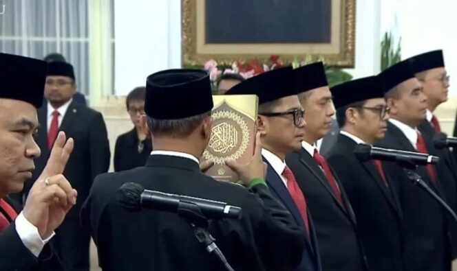 
					Presiden Jokowi Resmi Lantik Menteri dan 5 Wamen Baru
