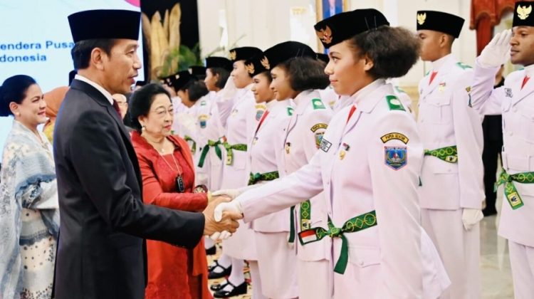 Presiden Joko Widodo Mengukuhkan 76 Anggota Paskibraka dari 38 Provinsi di Tanah Air