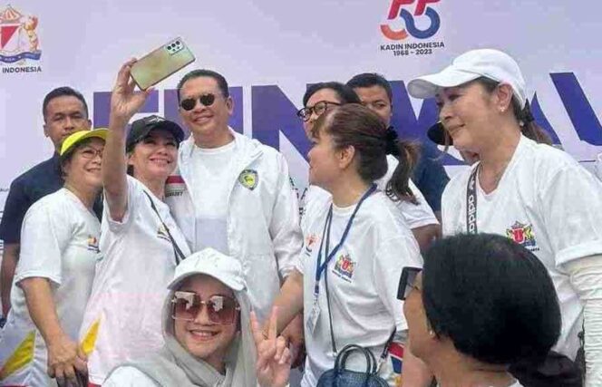 
					Fun Walk HUT 55 Tahun KADIN Indonesia di Gelora Bung Karno