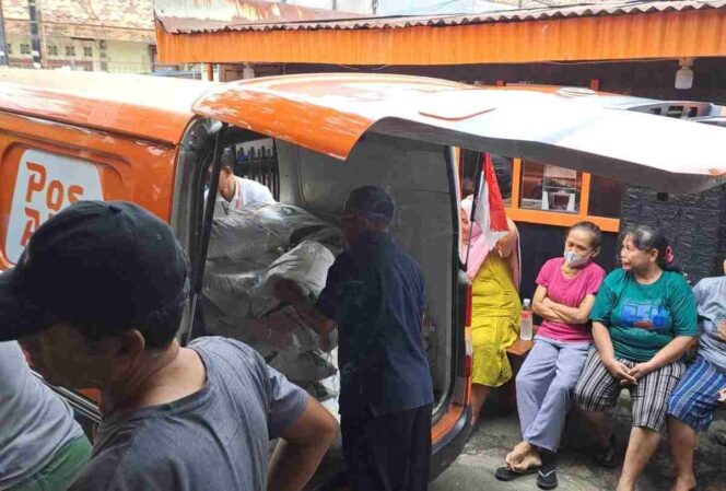 
					PT Pos Indonesia Bersama Bulog Salurkan 640 Ton Beras