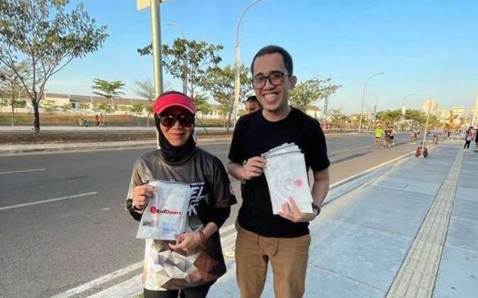 RedDoorz, MS Glow & Somethinc Bagikan 1000 Paket Sunscreen