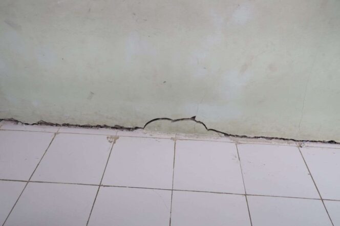 
					Banyak Bangunan Sekolah di Bekasi Rusak, Perlu Perbaikan