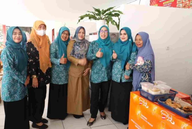 
					PKK dan Kader Posyandu Sebagai Garda Terdepan